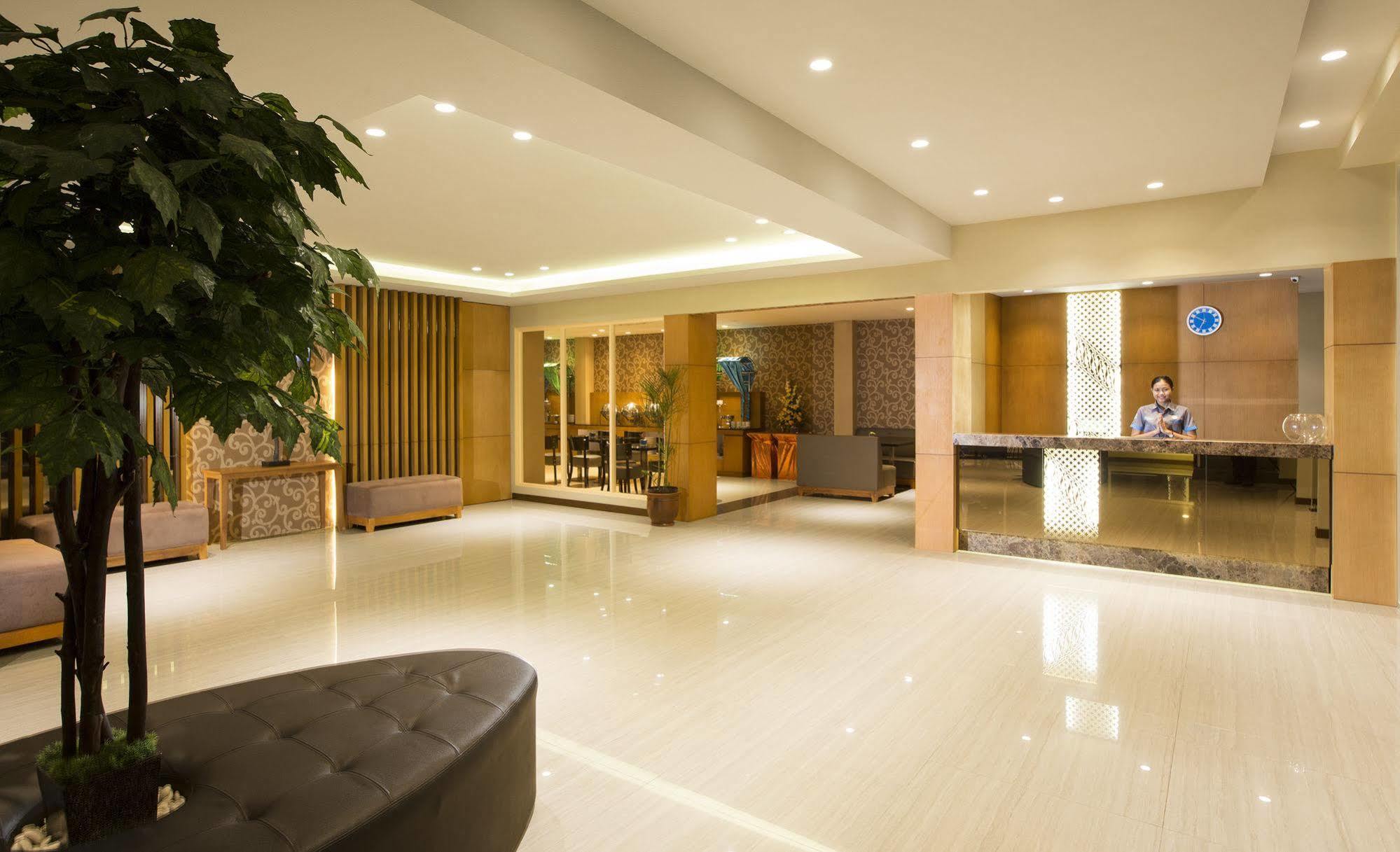 Aveon Express Hotel By Daphna International Yogyakarta Eksteriør billede